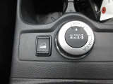他拠点に展示中のお車も、専用端末でご覧いただけます!お客様のご要望等、何なりと申し付けください!