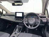 運転席まわりです。 各操作スイッチは使いやすい位置に配置されてます。