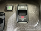 パーキングブレーキはスマートな電子制御式と合わせて渋滞時等にブレーキペダルから足を離しても停車状態を保持してくれるオートブレーキホールド機能で運転が楽になります。スタートはアクセルペダルを踏むだけ