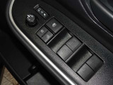 電動格納式ドアミラー・パワーウインドウを装備しています。