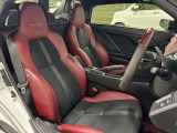 しっかりとホールドしてくれるシートは長時間の運転も疲れにくいです。