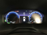とっても見やすいメーターです。夜間時はラグジュアリーな気分にさせてくれる照明が魅力ですので、夜のドライブも楽しみになりますよ♪