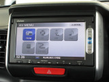 ナビゲーションは純正メモリーナビ(VXM-145C)を装着しております。AM、FM、CDがご使用いただけます。初めて訪れた場所でも安心ですね!