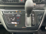 運転席まわりの画像です。