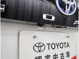 バックモニター付なので後退時に後方が見えるので安心。 車は構造上、死角がたくさんなので万が一を考えると必須ですね。 あくまで補助の為の装備、バックは目視で確認する事が重要ですよ。