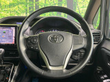 【純正革巻きステアリング】上質な革を使用することで、手にしっかり馴染みとても運転しやすいハンドルです♪