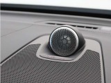 【Bowers&Wilkins】世界のオーディオファン垂涎のプレミアムサウンドシステムを搭載。コンサートホールのベストポジションに相当する音場空間を忠実に再現。乗る人すべてに驚きの音響体験を提供します