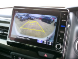 バックカメラの画像です。ガイドラインがスムースな車庫入れをサポートいたします!車庫入れの安心感がアップしますね☆