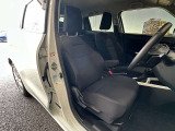 運転席も広々としており運転しやすい環境を実現しています☆室内クリーニングも実施済みです。