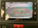 【バックモニター】ガイドライン表示機能付きバックカメラ装着車です。バックでの駐車時など後方の安全確認ができて安心安全です♪