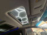 解放感溢れる【サンルーフ】☆車内には爽やかな風や太陽の穏やかな光が差し込みます☆