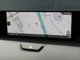 マツダコネクトの10.25インチワイドセンターディスプレイです。『Android Auto』『Apple CarPlay』や独自のコネクテッドサービスに対応したインターフェイスシステムです。