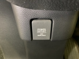 アクセサリーソケットはUSBのアダプターなどをつければ、スマホの充電にも使えます。