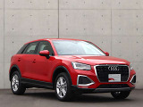 ●Audiが最初に採用したLEDポジショニングランプ。シャープなラインで昼間でも点けていたいと思うほど上品でオシャレです。夜間走行時はさらに目立ちます!