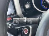 【オートライト(AUTO)】外の明るさをシステムが感知して、自動でヘッドライトが点灯します。ヘッドライトをつけ忘れを防ぐ便利機能です。