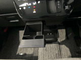 運転席側にドリンクホルダーあります!運転中でも手が届きやすい位置にあって便利です♪