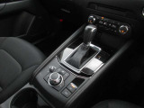 本革巻きシフトノブに電動パーキングブレーキ&オートホールド付きです♪