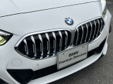 また、BMW正規認定中古車は、エマージェンシーサービスが自動付帯。24時間365日、皆様のカーライフをサポート致します。確かな安心のうえで、「駆けぬける歓び」をご堪能ください。