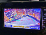 【バックカメラ】運転席から画面上で安全確認ができます。駐車が苦手な方にもオススメな便利機能です。