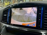【バックカメラ】運転席から画面上で安全確認ができます。駐車が苦手な方にもオススメな便利機能です。