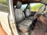 運転席シート廻りは使用感も少なく、良好な状態となっています。丁寧に使われていたことがよくわかりますね。