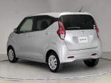 【ワイド保証】日産販売店の中古車には、無料で保証が付いています。走行距離無制限で、無料保証期間は1年間から。品質に自信があるから実現した、日産ならではの保証です。