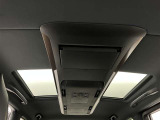 車内が明るくなるムーンルーフも装備です。(ガラス部は開きません)