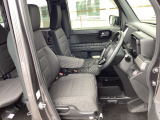 運転席は運転手をしっかりホールドします!