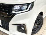 【LEDヘッドライト】悪天候や夜間走行時も良好な視界を確保し安心して運転できる高輝度LEDヘッドライトを装備!点灯速度が早く、消費電力も抑えられています。