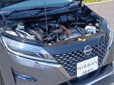 納車以降、お車のメンテナンスは自宅近所の日産サービス拠点にて承ります。専門の教育を受けたサービスフロント&メカニックが無料1ヶ月点検から法定/車検整備、万一の故障・不具合の修理まで全て担当いたします。