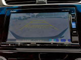 バックカメラの画像です。ガイドラインがスムースな車庫入れをサポートいたします。車庫入れの安心感がアップしますね。