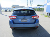SUBARUは安心安全をご提供するため視界の良さにこだわった車作り。後方視界も良好です。