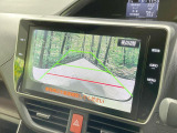 【バックカメラ】駐車時に後方がリアルタイム映像で確認できます。大型商業施設や立体駐車場での駐車時や、夜間のバック時に大活躍!運転スキルに関わらず、今や必須となった装備のひとつです!