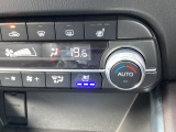 暑い夏の時期にとっても快適なシートベンチレーションを装備!シート内部に取り付けられたファンでシートの表面を換気して、涼しくしてくれます。
