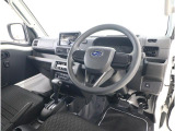 電動パワーステアリングを採用し、低速域でも軽い操舵フィールで扱いやすい運転環境を提供します。