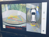 【パノラミックビューモニター】専用のカメラにより、上から見下ろしたような視点で360度クルマの周囲を確認することができます☆死角部分も確認しやすく、狭い場所での切り返しや駐車もスムーズに行えます。