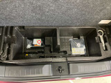 ラゲッジアンダーボックスも装備してます