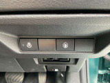 ハンドル右奥には各種設定スイッチがあります。運転者がスッと手を伸ばせば操作できので便利です。