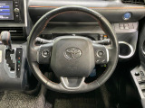 【純正革巻きステアリング】上質な革を使用することで、手にしっかり馴染みとても運転しやすいハンドルです♪