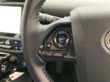 運転中、オーディオの操作をしてて、ハッとしたことはありませんか?ステアリングスイッチは、運転中でもハンドルでオーディオの操作が可能です。安全なドライブをサポートします。
