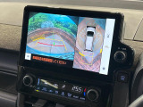 【パノラミックビューモニター】専用のカメラにより、上から見下ろしたような視点で360度クルマの周囲を確認することができます☆死角部分も確認しやすく、狭い場所での切り返しや駐車もスムーズに行えます。