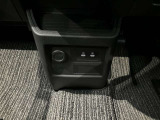 USB電源ソケットが前席中央にあり、便利に使えます☆