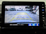 バックカメラの画像です。ガイドラインがスムースな車庫入れをサポートいたします。車庫入れの安心感がアップしますね。