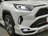 LEDヘッドライトです。デザイン性がよくとても明るいので、夜間の走行や悪天候でも安心です。しかも長寿命!