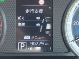 メーター内のディスプレイには運転をサポートするさまざまな情報を表示。