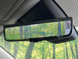 【デジタルインナーミラー】後席の大きな荷物や同乗者で後方が確認しづらい時でも安心!カメラが撮影した車両後方の映像をルームミラー内に表示。クリアな視界で状況の確認が可能です!