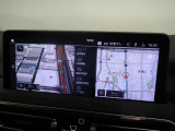 【純正ナビゲーション】BMWのナビゲーションは操作性も良く、詳細な地図情報と交通状況を見やすく表示し、快適なドライビングをサポートしながら目的地までナビゲートします。