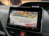 【バックカメラ】運転席から画面上で安全確認ができます。駐車が苦手な方にもオススメな便利機能です。