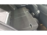 ヘッドアップディスプレー・・・フロントウインドウに車速やナビゲーション情報を投影する新装備です。走行中わずかな視点移動で情報が得られます