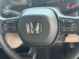 【ステアリングスイッチ】が付いており運転中に前方から目線をそらすことなくオーディオ等の操作が可能なので安心・快適にカーライフをお楽しみいただけます。